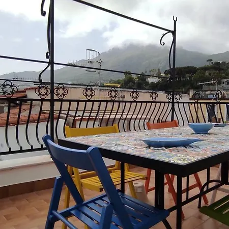 La Casa Rosa Di Giulia Nyaraló